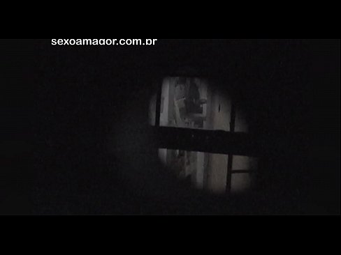 ❤️ Blondie tiġi filmata segretament minn voyeur tal-viċinat moħbi wara briks vojta ❌ Porn anali lilna ❌